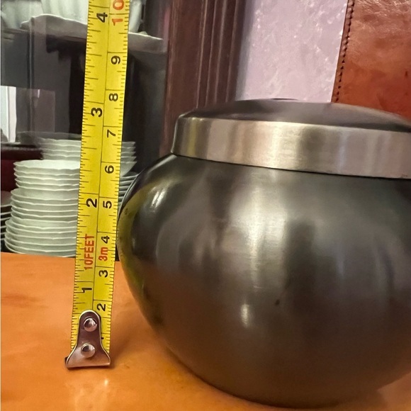 Solid brass, olive green, paw print, small pet urn. Up to 40 in.³. - Picture 8 of 9